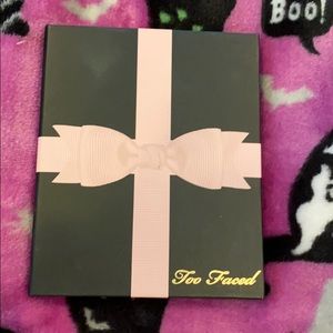 Too Faced Holiday Palette (Grande Chateau)